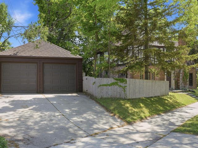 1555 E Olive STREET, Shorewood, WI 53211