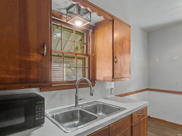 2724 Oakley Street, Evansville, IN 47710