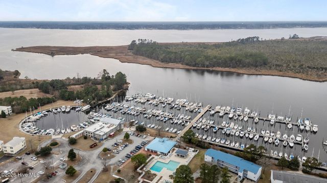 1306 Harbourside Drive, New Bern, NC 28560