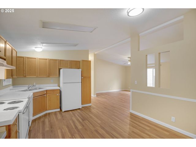 521 Ne MARINERS Loop 79, Portland, OR 97211