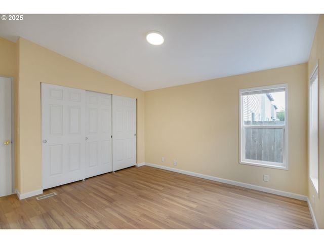 521 Ne MARINERS Loop 79, Portland, OR 97211