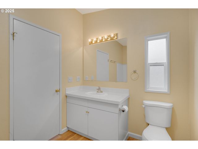 521 Ne MARINERS Loop 79, Portland, OR 97211