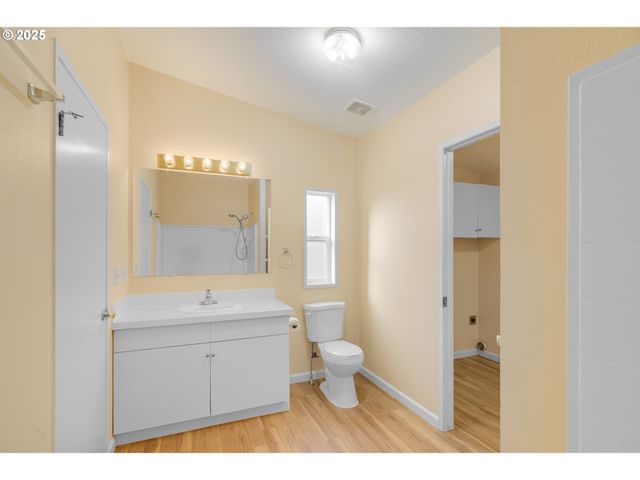 521 Ne MARINERS Loop 79, Portland, OR 97211