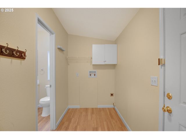 521 Ne MARINERS Loop 79, Portland, OR 97211