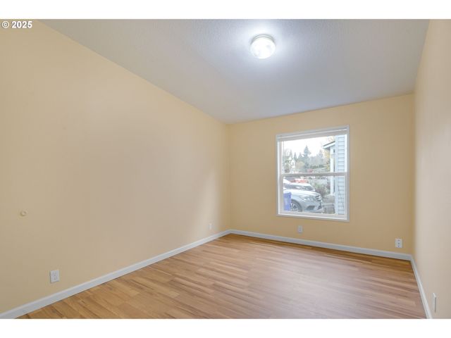 521 Ne MARINERS Loop 79, Portland, OR 97211