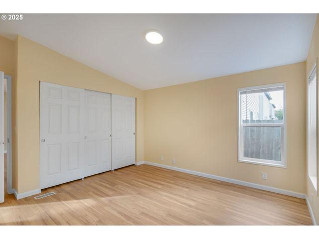 521 Ne MARINERS Loop 79, Portland, OR 97211