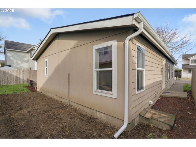 521 Ne MARINERS Loop 79, Portland, OR 97211