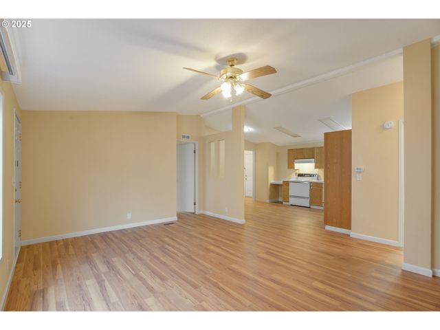 521 Ne MARINERS Loop 79, Portland, OR 97211