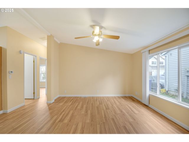 521 Ne MARINERS Loop 79, Portland, OR 97211