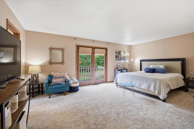 955 S Calhoun ROAD, Brookfield, WI 53005