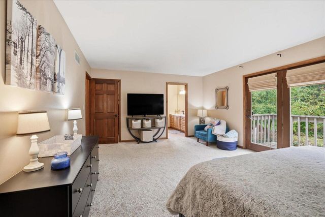 955 S Calhoun ROAD, Brookfield, WI 53005