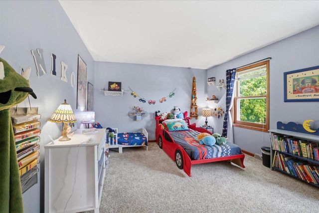 955 S Calhoun ROAD, Brookfield, WI 53005