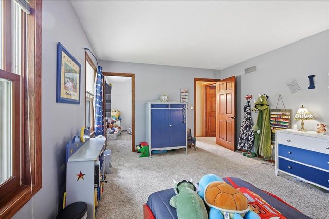 955 S Calhoun ROAD, Brookfield, WI 53005