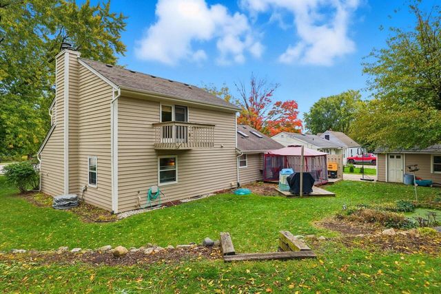 955 S Calhoun ROAD, Brookfield, WI 53005