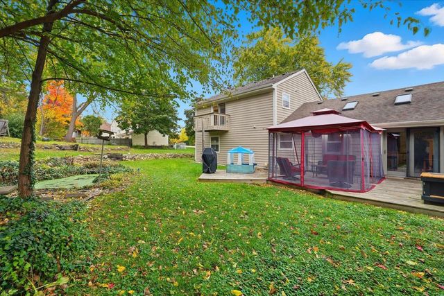 955 S Calhoun ROAD, Brookfield, WI 53005