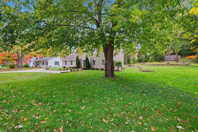 955 S Calhoun ROAD, Brookfield, WI 53005