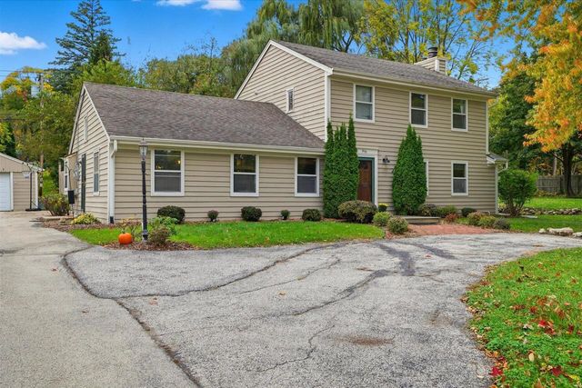 955 S Calhoun ROAD, Brookfield, WI 53005