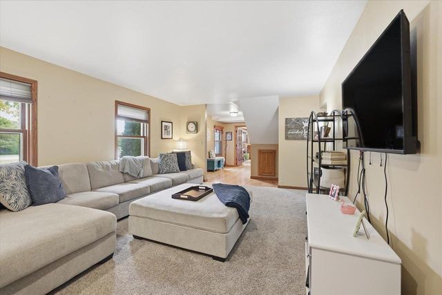 955 S Calhoun ROAD, Brookfield, WI 53005