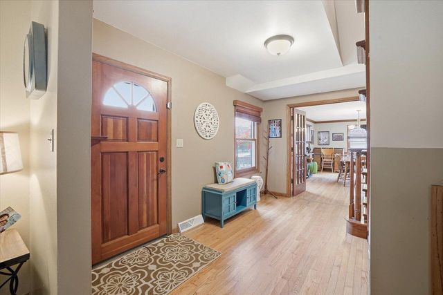 955 S Calhoun ROAD, Brookfield, WI 53005