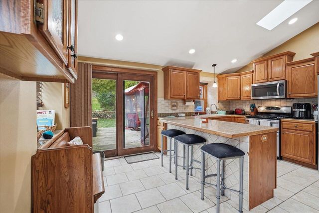 955 S Calhoun ROAD, Brookfield, WI 53005