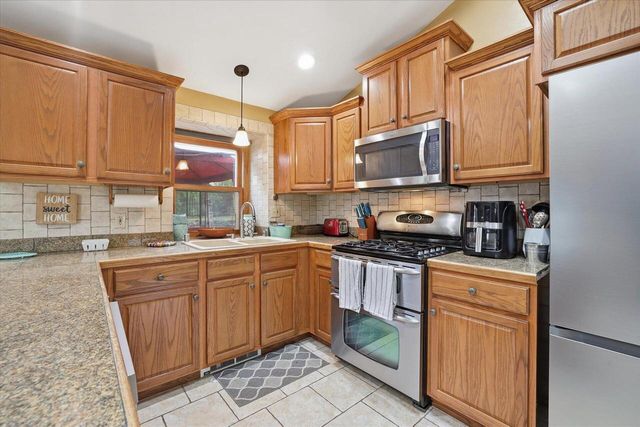 955 S Calhoun ROAD, Brookfield, WI 53005