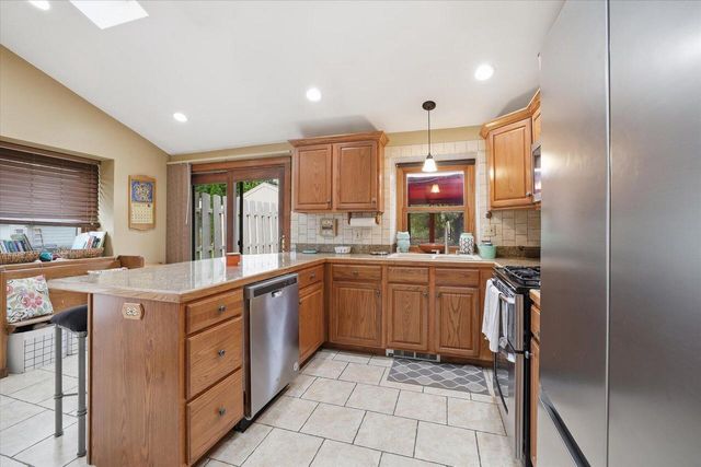 955 S Calhoun ROAD, Brookfield, WI 53005