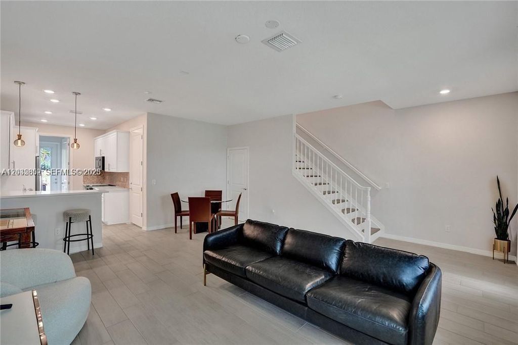 5140 Eucalyptus Dr 5, Hollywood, FL 33021