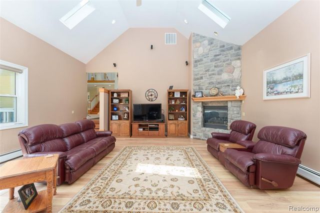 7500 Farley Road, Pinckney, MI 48169