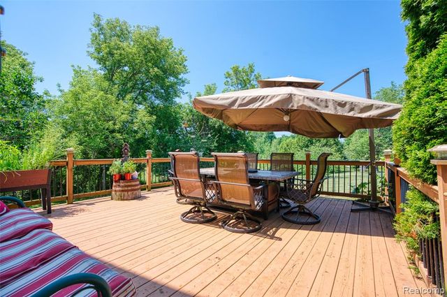 7500 Farley Road, Pinckney, MI 48169