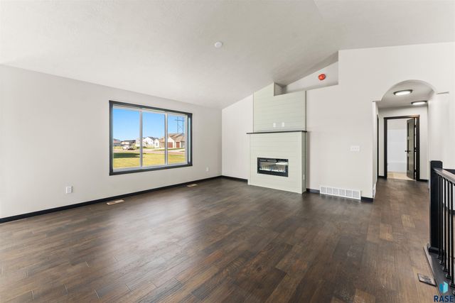 5301 E 63rd St, Sioux Falls, SD 57108