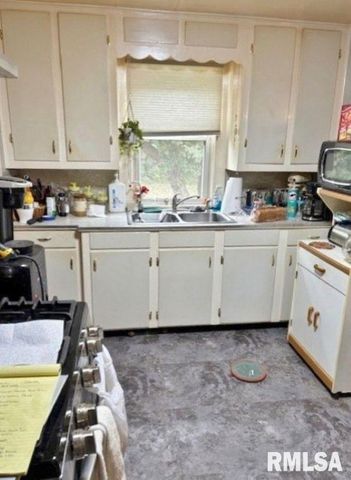 328 Island Ave Avenue, East Moline, IL 61244