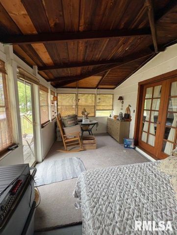 328 Island Ave Avenue, East Moline, IL 61244