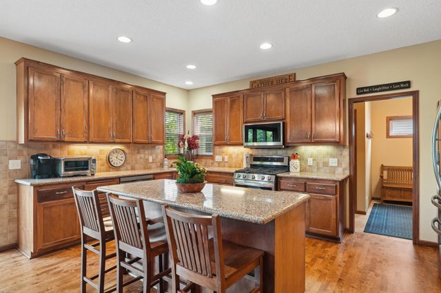 2413 Sandstone Drive, Woodbury, MN 55129