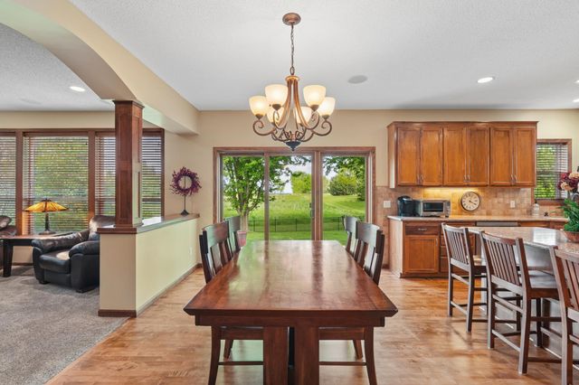 2413 Sandstone Drive, Woodbury, MN 55129
