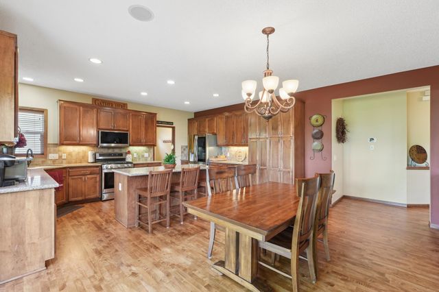 2413 Sandstone Drive, Woodbury, MN 55129