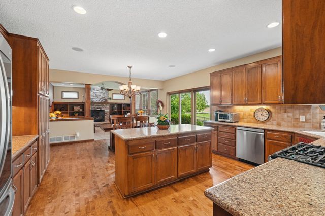 2413 Sandstone Drive, Woodbury, MN 55129
