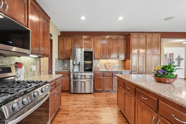 2413 Sandstone Drive, Woodbury, MN 55129