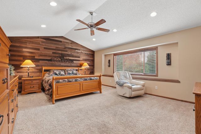 2413 Sandstone Drive, Woodbury, MN 55129