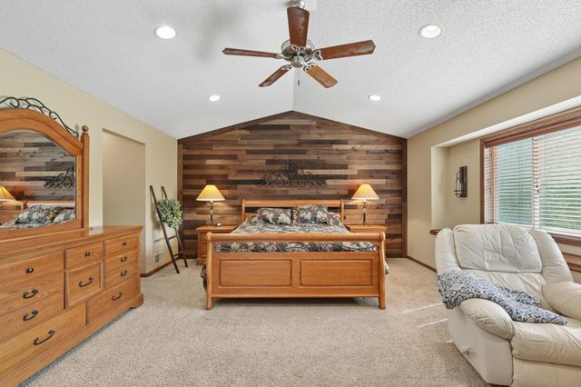 2413 Sandstone Drive, Woodbury, MN 55129