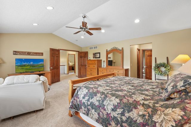 2413 Sandstone Drive, Woodbury, MN 55129