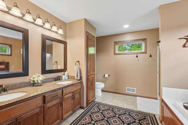 2413 Sandstone Drive, Woodbury, MN 55129
