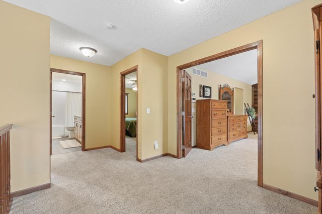 2413 Sandstone Drive, Woodbury, MN 55129