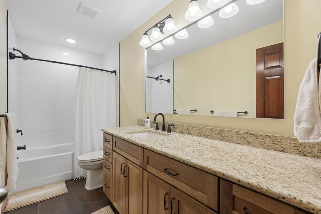 2413 Sandstone Drive, Woodbury, MN 55129