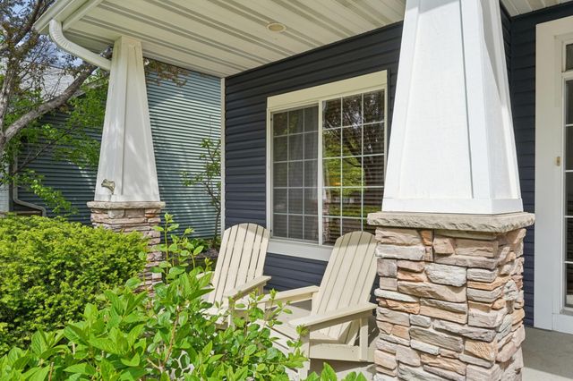 2413 Sandstone Drive, Woodbury, MN 55129