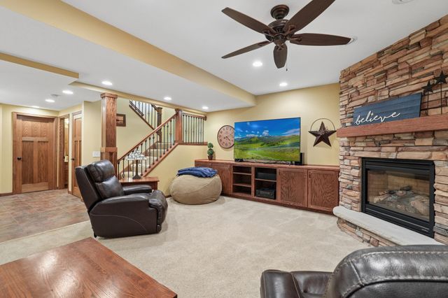 2413 Sandstone Drive, Woodbury, MN 55129