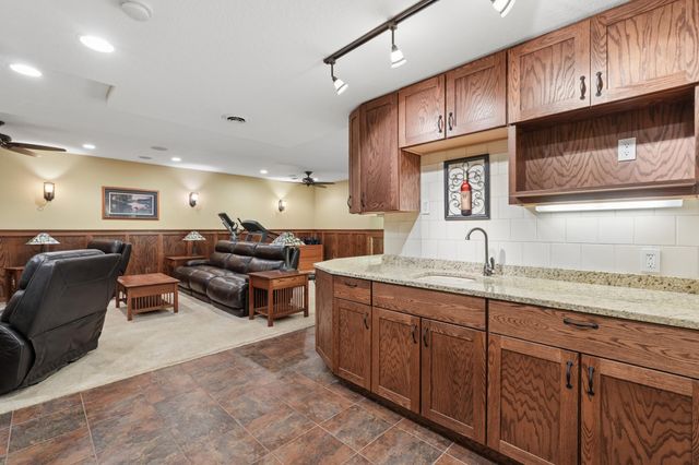 2413 Sandstone Drive, Woodbury, MN 55129