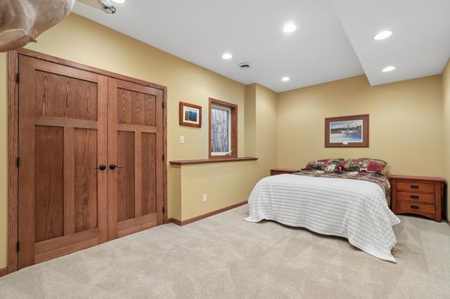 2413 Sandstone Drive, Woodbury, MN 55129