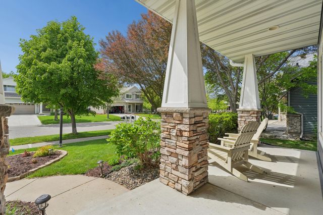 2413 Sandstone Drive, Woodbury, MN 55129
