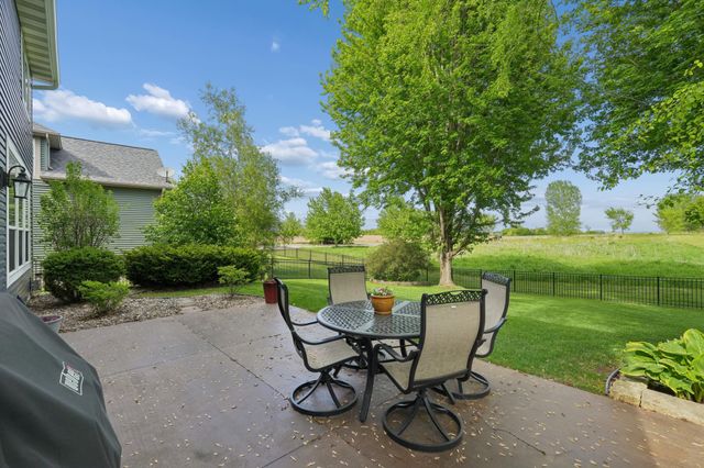 2413 Sandstone Drive, Woodbury, MN 55129