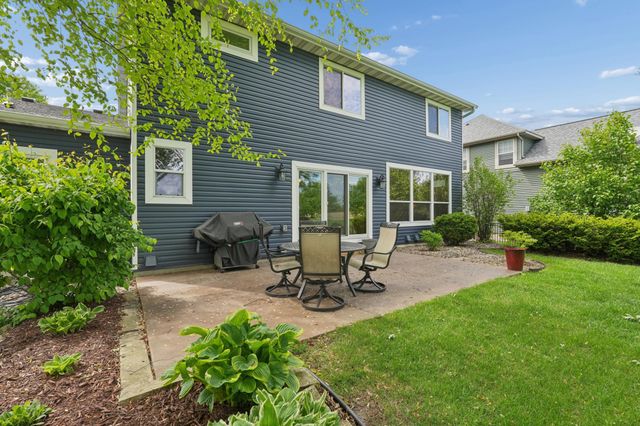 2413 Sandstone Drive, Woodbury, MN 55129